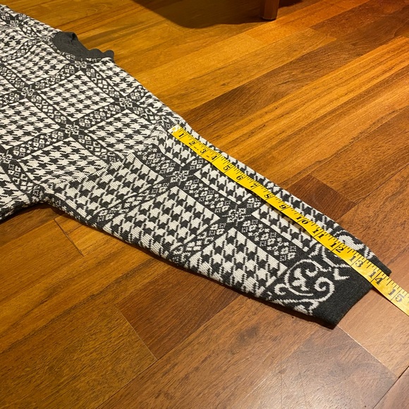 Vintage Houndstooth Oversized Pullover Sweater - Picture 10 of 10